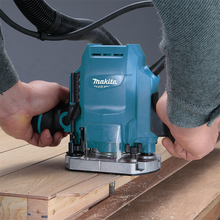 Load image into Gallery viewer, Makita MT Plunge Router 900W
